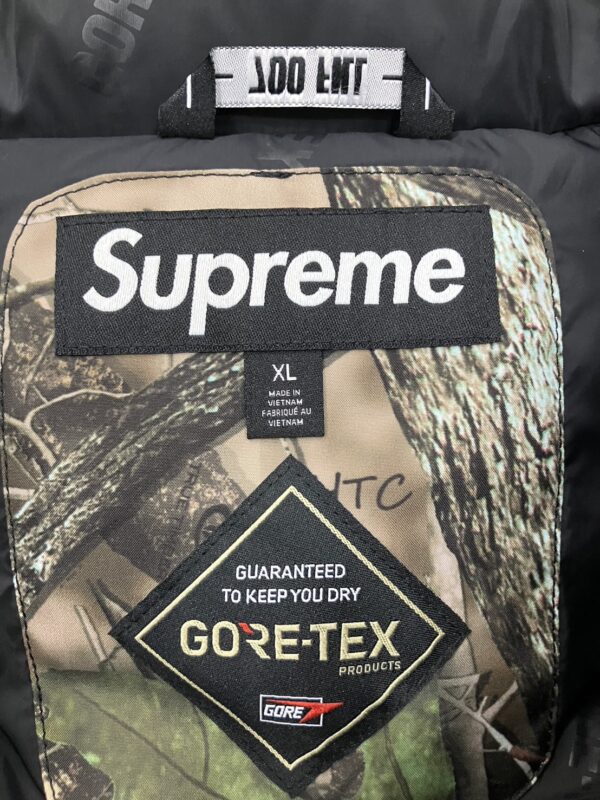 【サイズ:XL】 SUPREME シュプリーム 23AW GORE-TEX 700-Fill Down Parka リアルツリー総柄ダウンジャケット - 画像 (3)