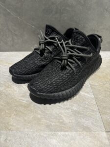 ADIDAS YEEZY Boost 350 Pirate Black