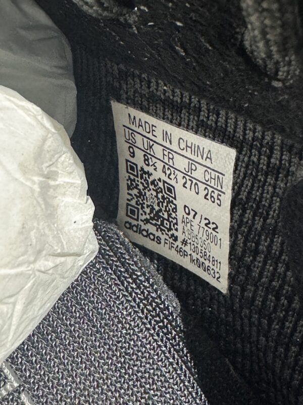 ADIDAS YEEZY Boost 350 Pirate Black - 画像 (4)